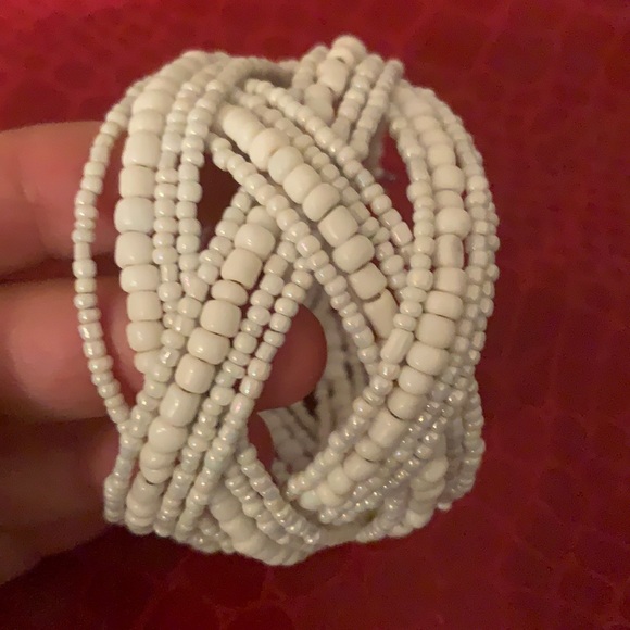 Beautiful white bracelet - Picture 1 of 2